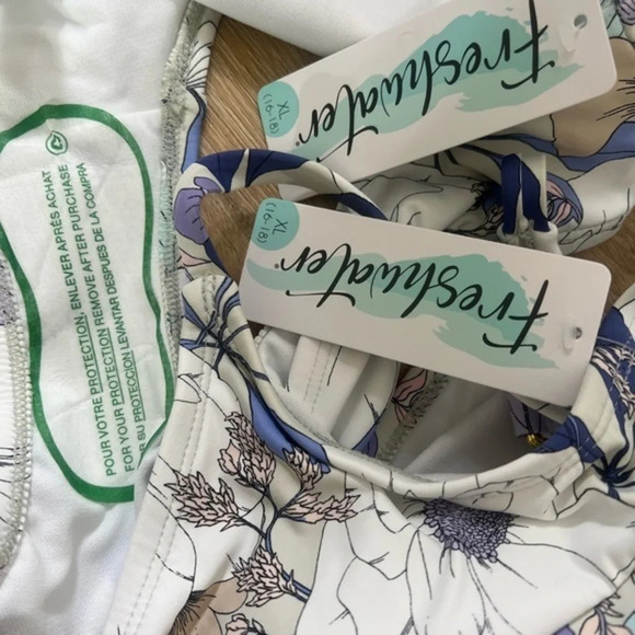 Freshwater size XL multicolor floral bikini blue lavender white cream - Picture 7 of 12